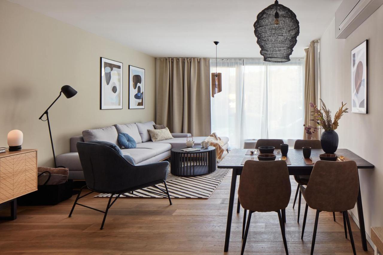 Prague Days - Stylish Apartments With Terrace - Parking - Quiet Area エクステリア 写真